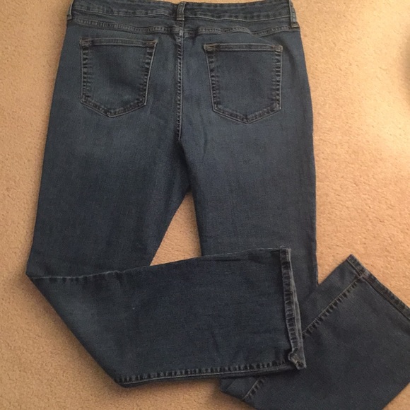 Women’s St. John’s Bay jeans - Picture 3 of 4